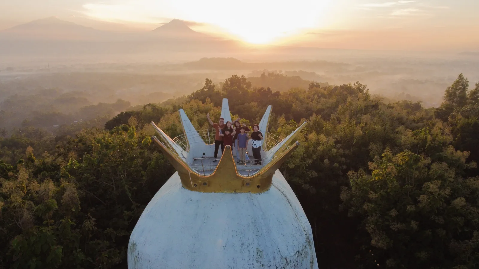 Private sunrise di Bukit Rhema dari atas Gereja Ayam